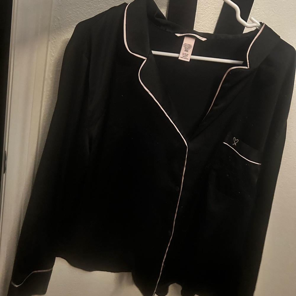 Black and pink Victoria’s Secret sleepwear long sleeve